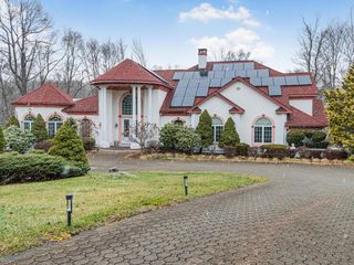 1048 Gambelli Drive, Yorktown Heights, NY 10598