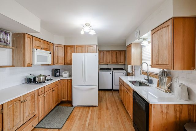 370 E Elk Grove Boulevard, Elk Grove Village, IL 60007