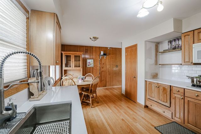 370 E Elk Grove Boulevard, Elk Grove Village, IL 60007