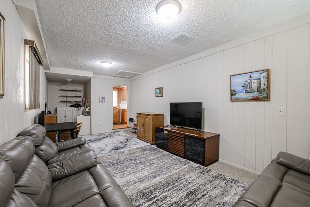 370 E Elk Grove Boulevard, Elk Grove Village, IL 60007