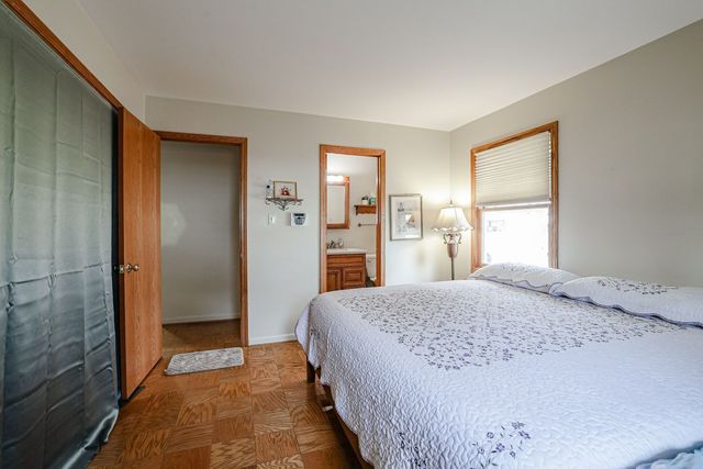 370 E Elk Grove Boulevard, Elk Grove Village, IL 60007