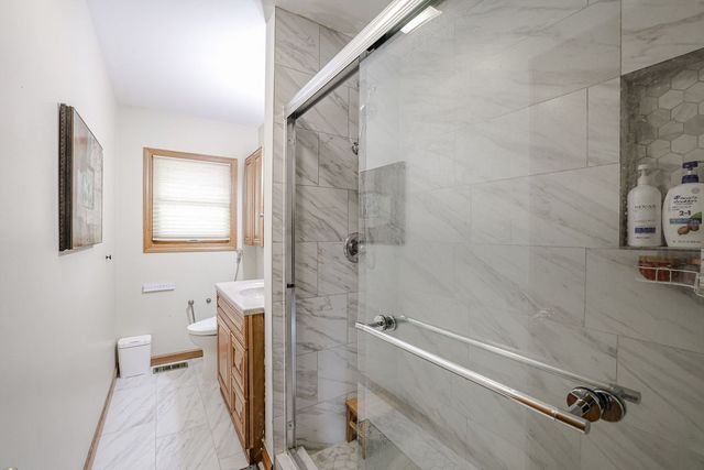 370 E Elk Grove Boulevard, Elk Grove Village, IL 60007