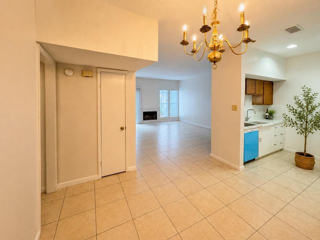 10811 Richmond Avenue 5, Houston, TX 77042