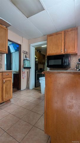 100 Oliver Street, Pontiac, MI 48342