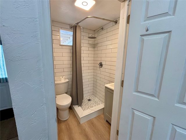 4005 NW 9TH COURT, Gainesville, FL 32605