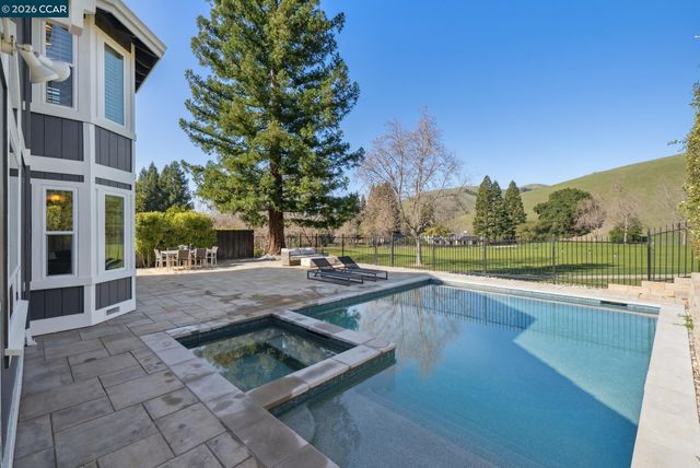 621 Birchwood Ct, Danville, CA 94506