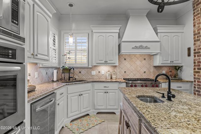 124 Lake Village Drive, Madison, MS 39110