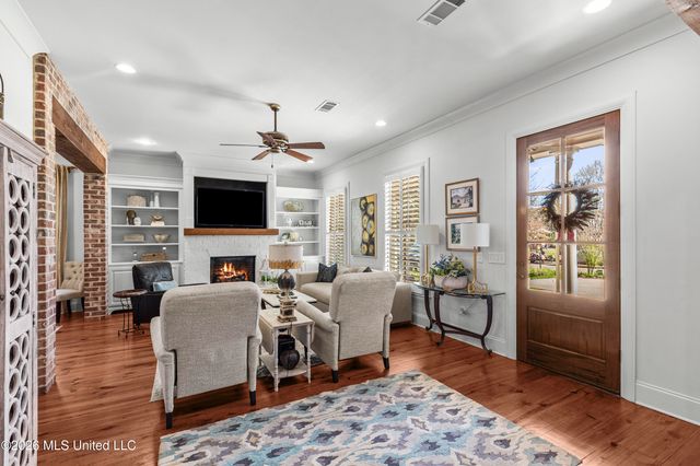 124 Lake Village Drive, Madison, MS 39110