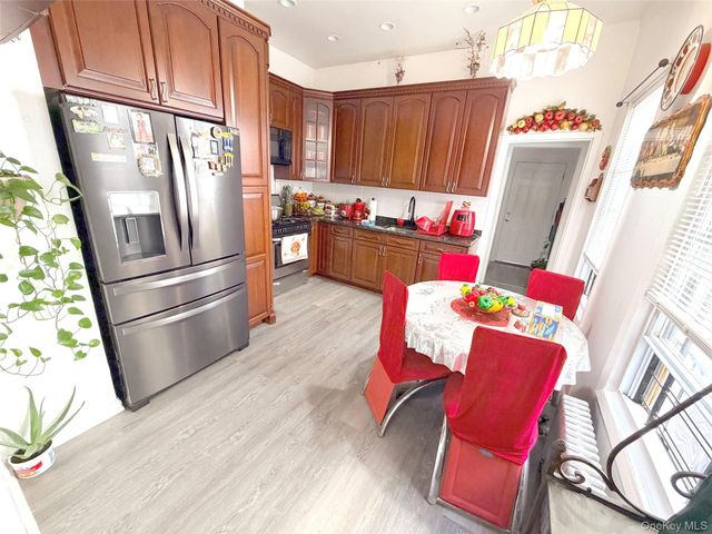 211 Sunnyside Avenue, Brooklyn, NY 11207