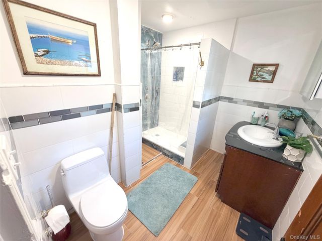 211 Sunnyside Avenue, Brooklyn, NY 11207