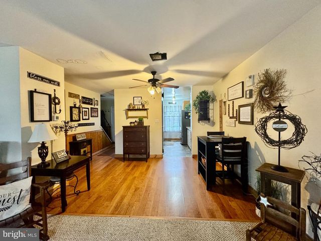 8 HONEYSUCKLE DR, Newark, DE 19702