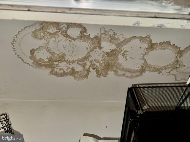 8 HONEYSUCKLE DR, Newark, DE 19702