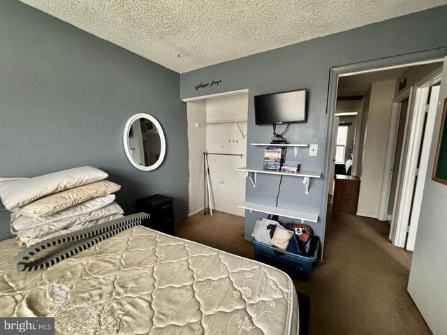 8 HONEYSUCKLE DR, Newark, DE 19702