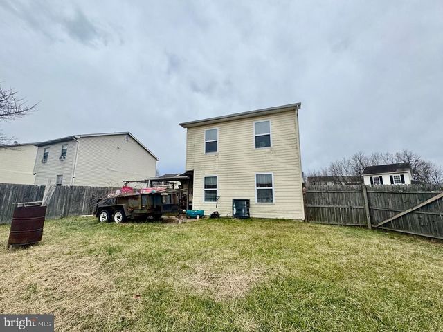 8 HONEYSUCKLE DR, Newark, DE 19702