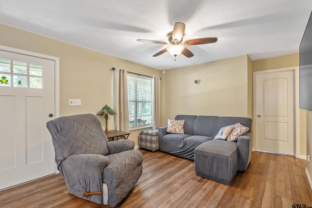 230 Debra Dr, Bullard, TX 75757