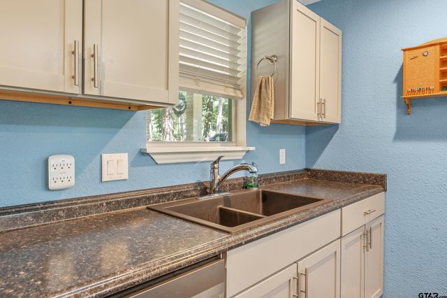 230 Debra Dr, Bullard, TX 75757