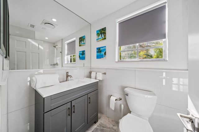 130 Yacht Club Drive 2, North Palm Beach, FL 33408