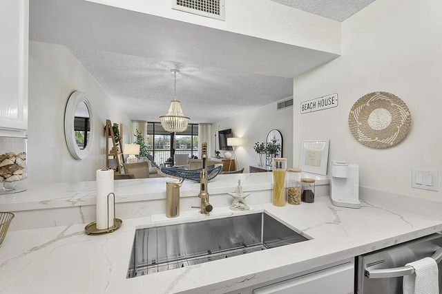 5722 Coral Lake Drive 210, Margate, FL 33063