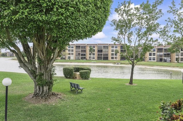 5722 Coral Lake Drive 210, Margate, FL 33063