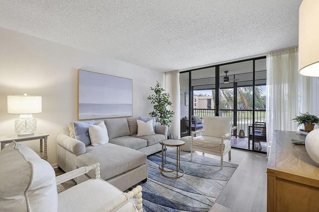 5722 Coral Lake Drive 210, Margate, FL 33063