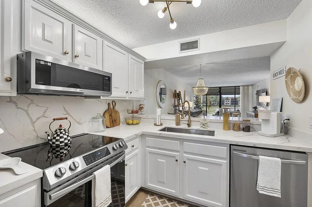 5722 Coral Lake Drive 210, Margate, FL 33063