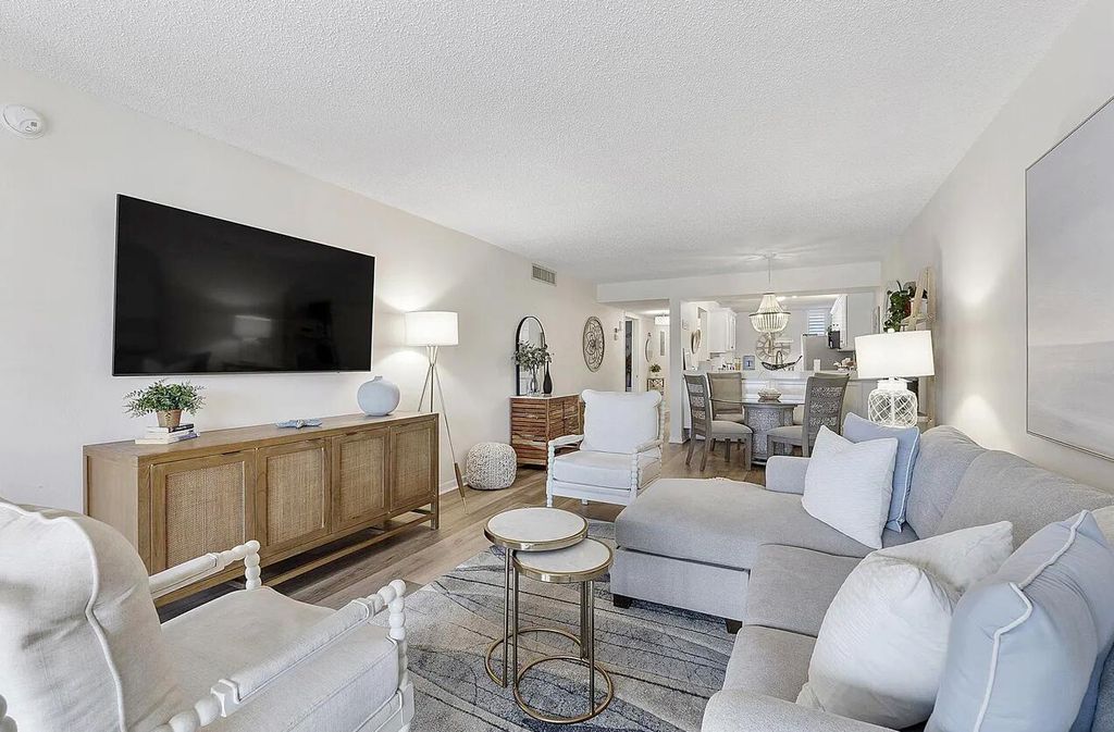 5722 Coral Lake Drive 210, Margate, FL 33063