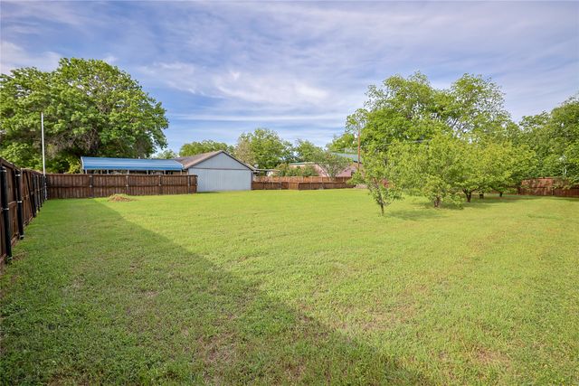 111 Songwood Drive, Weatherford, TX 76087