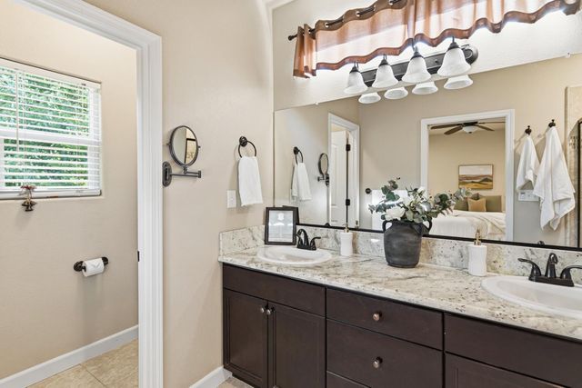 2208 Mesa, Clovis, CA 93611