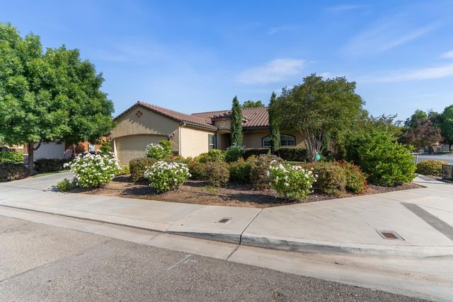 2208 Mesa, Clovis, CA 93611