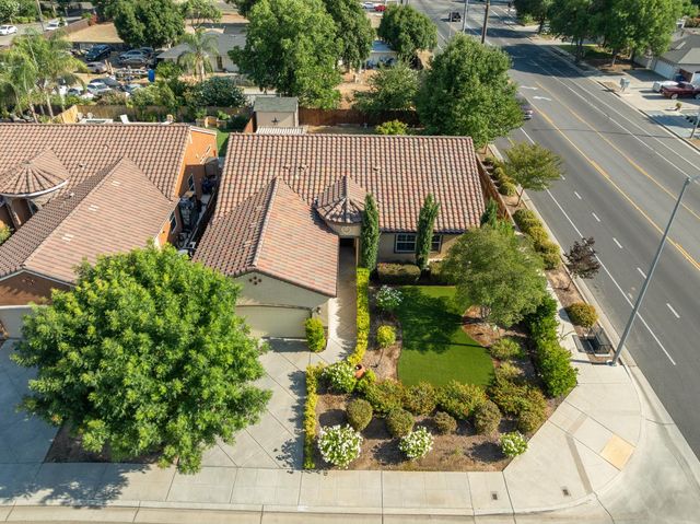 2208 Mesa, Clovis, CA 93611