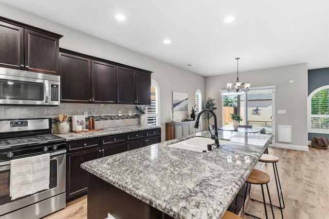 2208 Mesa, Clovis, CA 93611