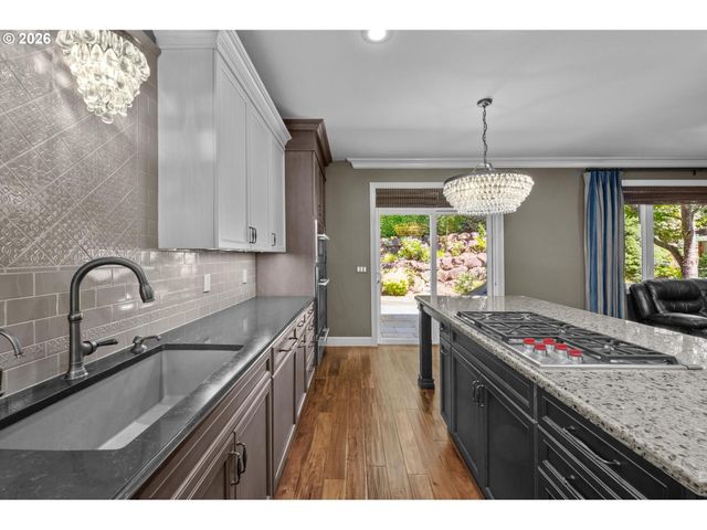 4965 MULHOLLAND Dr, Lake Oswego, OR 97035