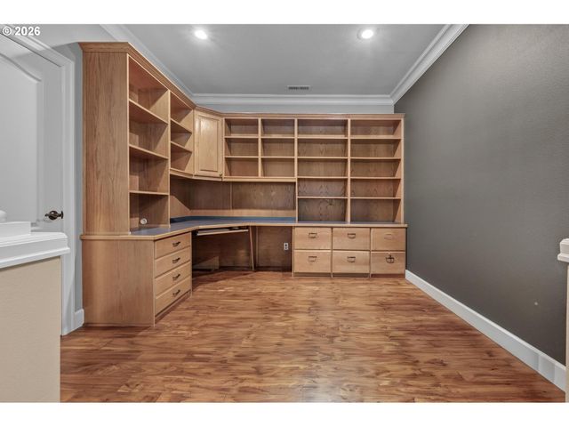 4965 MULHOLLAND Dr, Lake Oswego, OR 97035