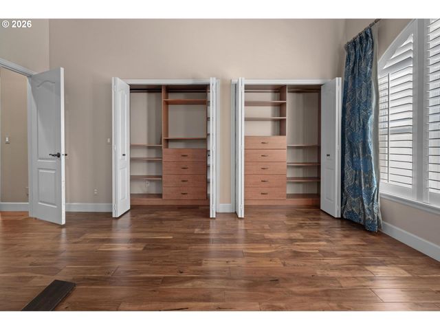 4965 MULHOLLAND Dr, Lake Oswego, OR 97035