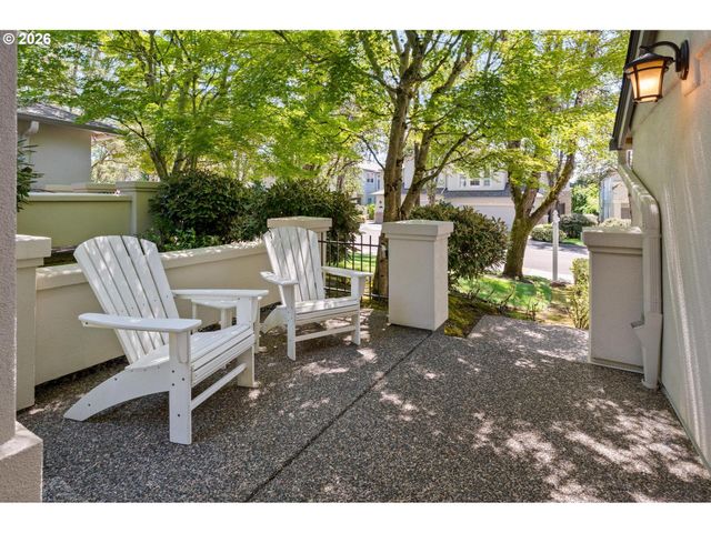 4965 MULHOLLAND Dr, Lake Oswego, OR 97035