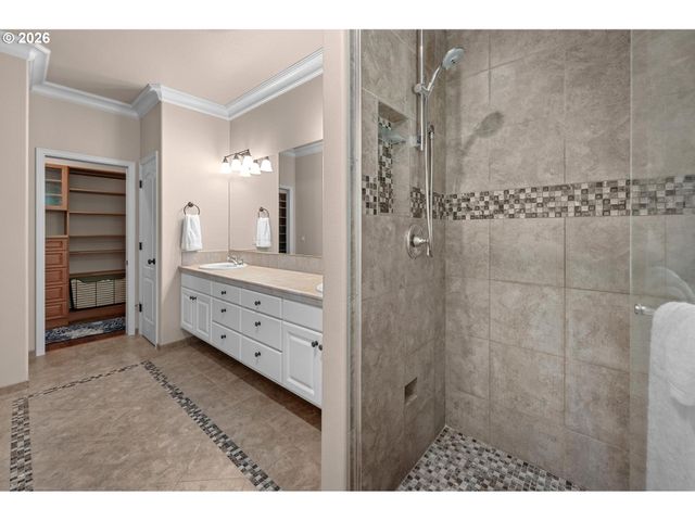 4965 MULHOLLAND Dr, Lake Oswego, OR 97035
