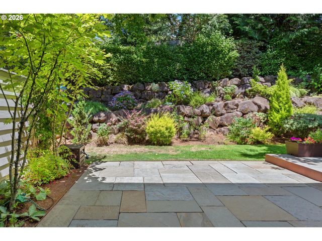 4965 MULHOLLAND Dr, Lake Oswego, OR 97035