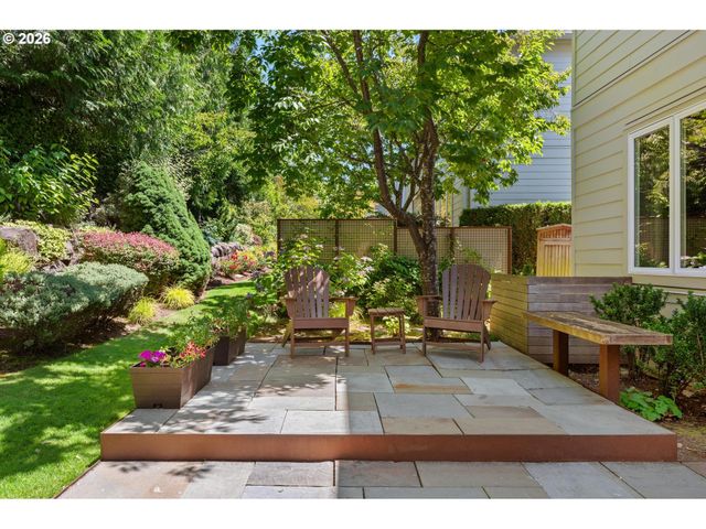 4965 MULHOLLAND Dr, Lake Oswego, OR 97035
