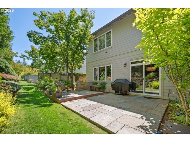 4965 MULHOLLAND Dr, Lake Oswego, OR 97035