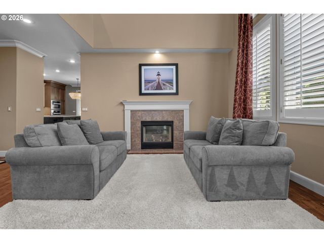 4965 MULHOLLAND Dr, Lake Oswego, OR 97035