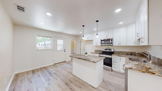 764 River Ave, Oakdale, CA 95361