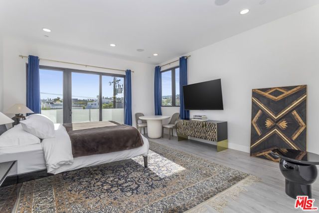 137 N Doheny Drive 3, Los Angeles, CA 90048