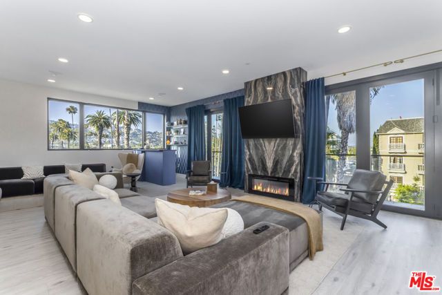 137 N Doheny Drive 3, Los Angeles, CA 90048