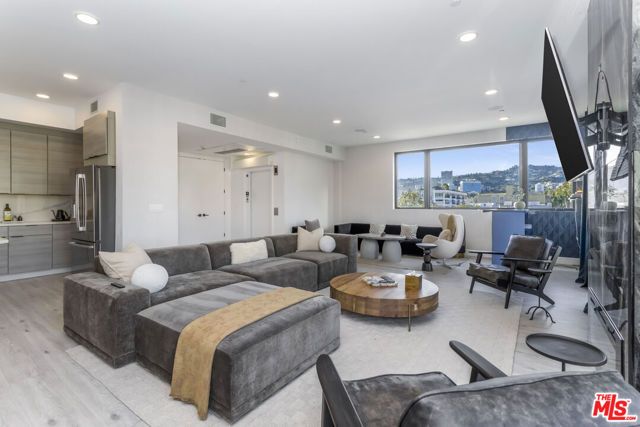 137 N Doheny Drive 3, Los Angeles, CA 90048