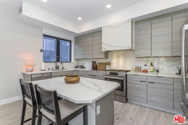 137 N Doheny Drive 3, Los Angeles, CA 90048