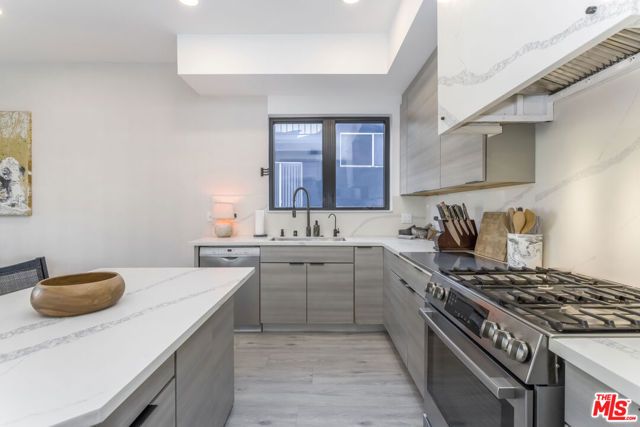 137 N Doheny Drive 3, Los Angeles, CA 90048