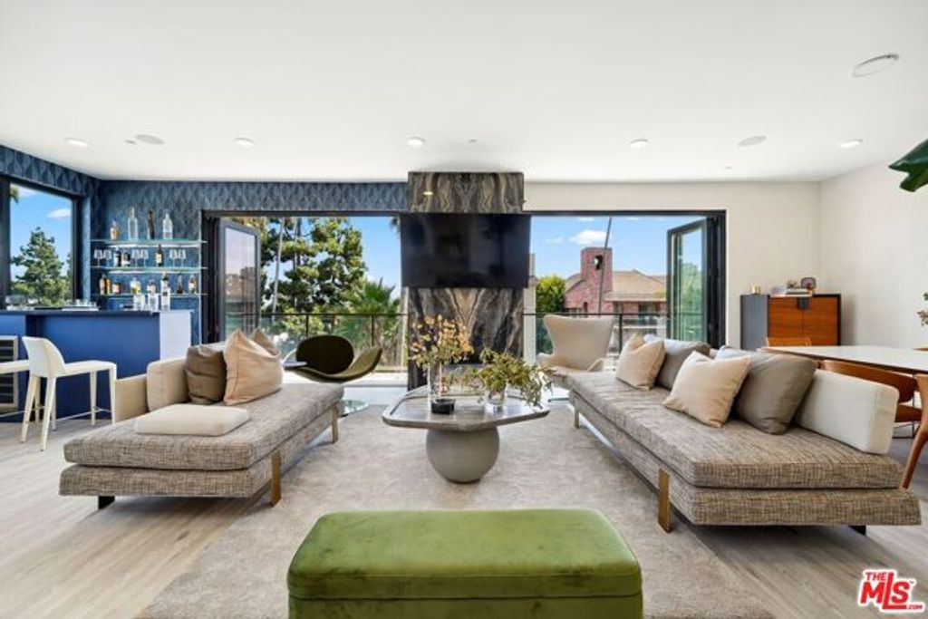 137 N Doheny Drive 3, Los Angeles, CA 90048