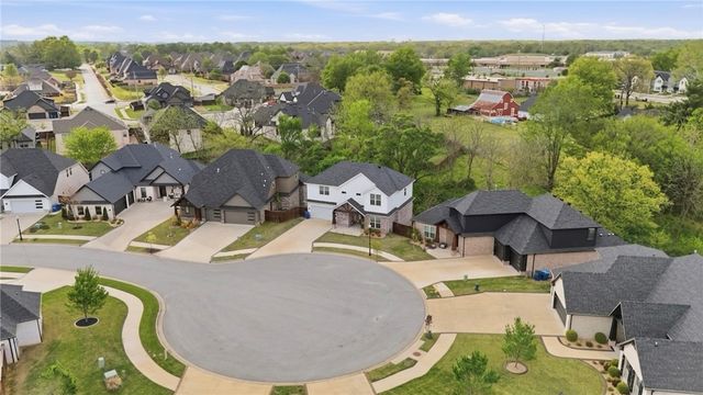 304 SW Gunison Cove, Bentonville, AR 72712