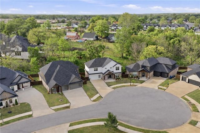 304 SW Gunison Cove, Bentonville, AR 72712