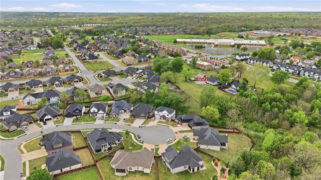 304 SW Gunison Cove, Bentonville, AR 72712